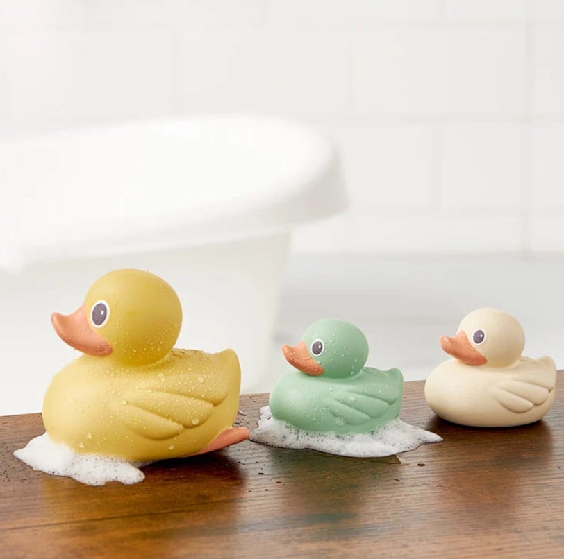itzy-ducky-family-bath-toy-set-3.jpg