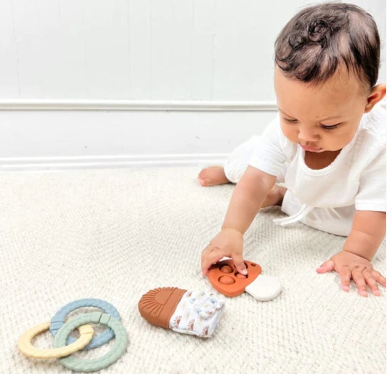 itzy-teether-gift-set-3.jpg