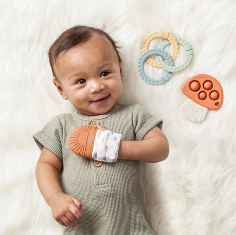 itzy-teether-gift-set-4.jpg