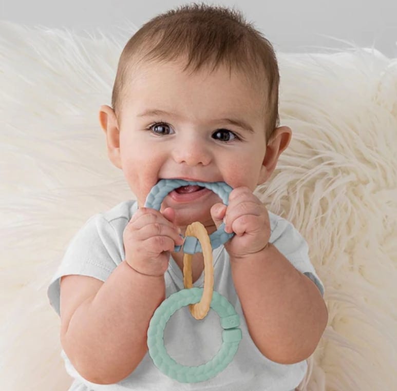 itzy-teether-gift-set-5.jpg
