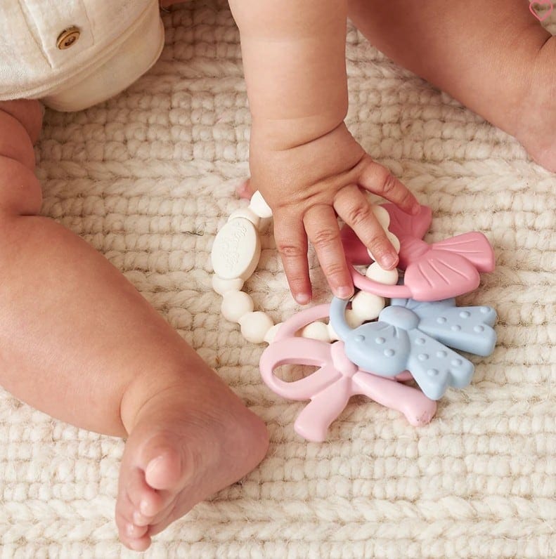 itzy-trio-sweetie-bows-silicone-teether-3.jpg